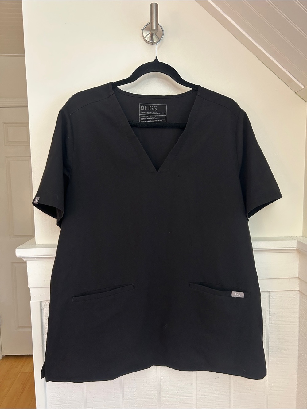 Figs Black Women’s Casma 3 pocket scrub top size XL